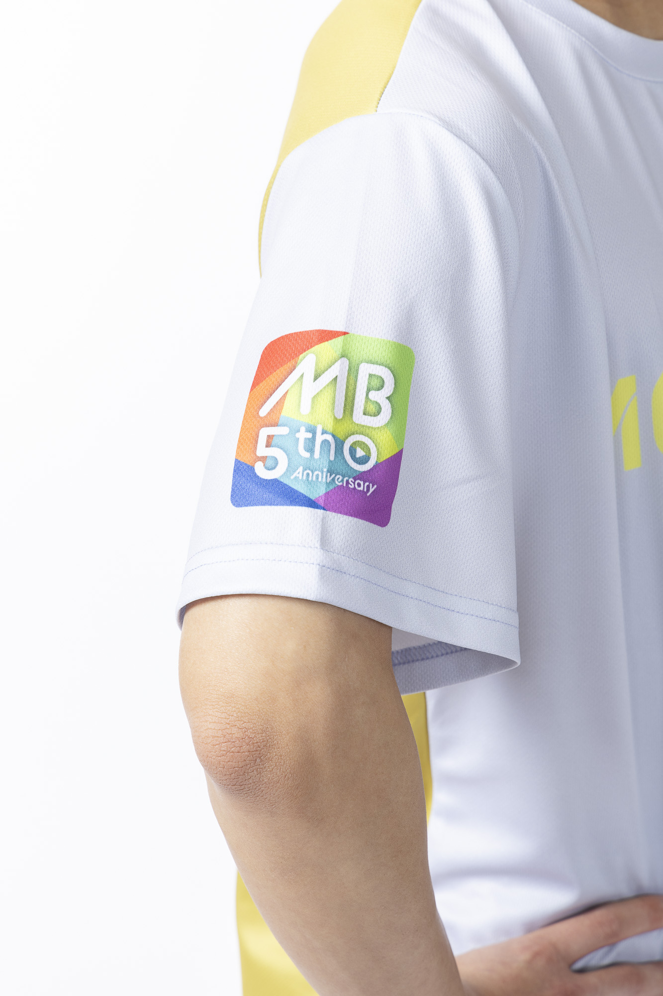 MOVE BODY 5周年記念Tシャツ 【ホワイトブルー×マスタードイエロー】